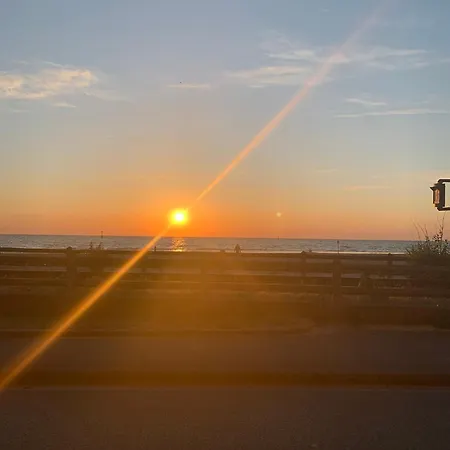 Au Bord De La شقة